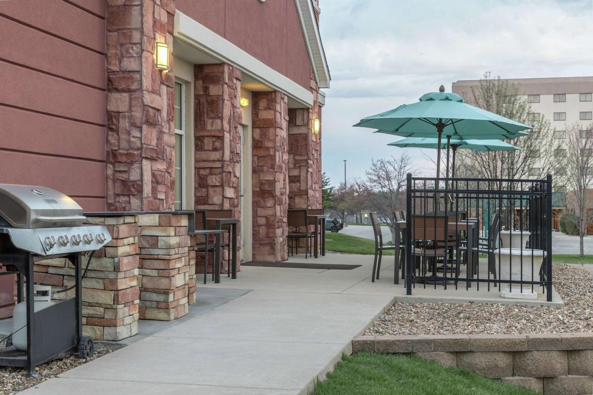 Homewood Suites By Hilton Cedar Rapids-North Exterior foto